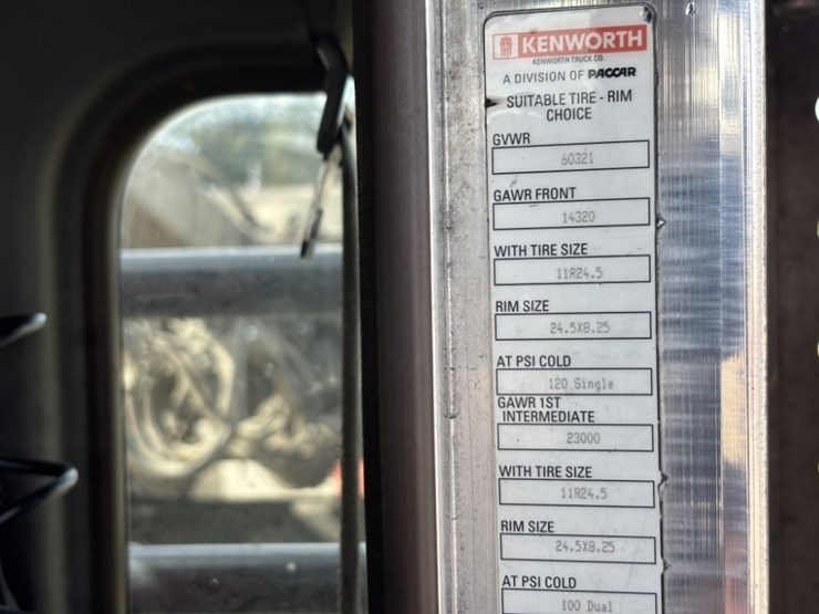 2013-kenworth-t800-image-36