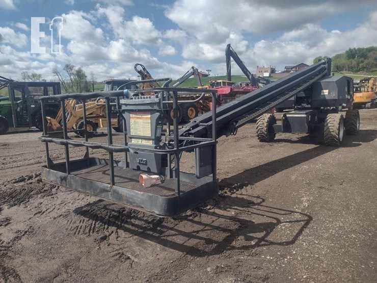 2013-jlg-800s-image-35