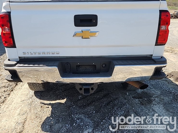 2017-chevrolet-silverado-2500hd-image-15
