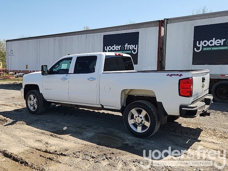 2017-chevrolet-silverado-2500hd-image-3
