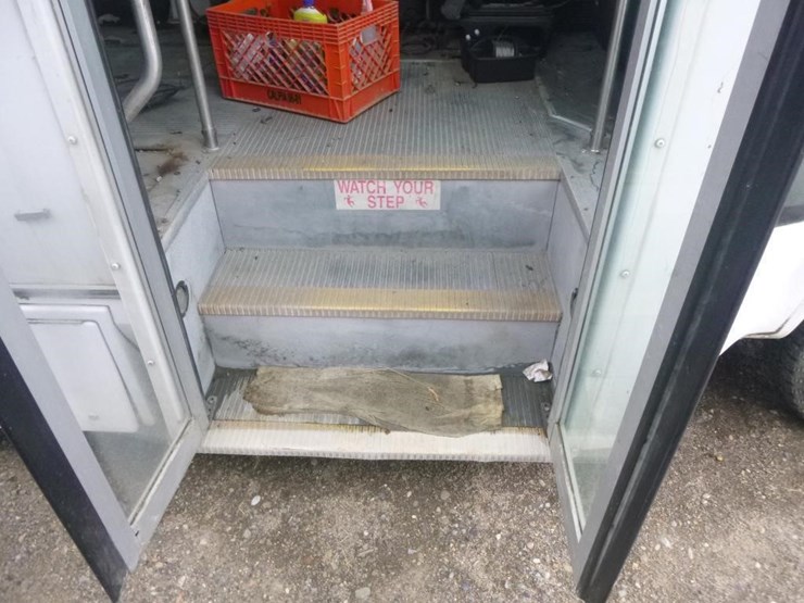 2009-chevrolet-3500-image-11