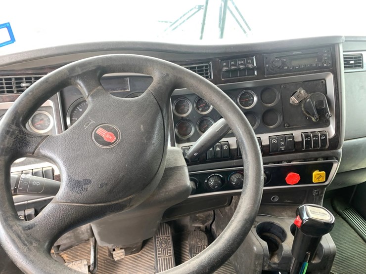2010-kenworth-t660-image-13