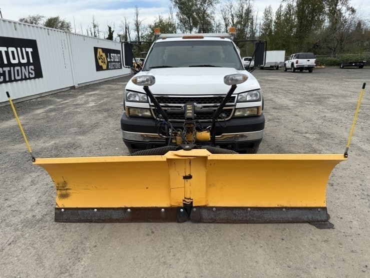 2005-chevrolet-silverado-3500-image-8