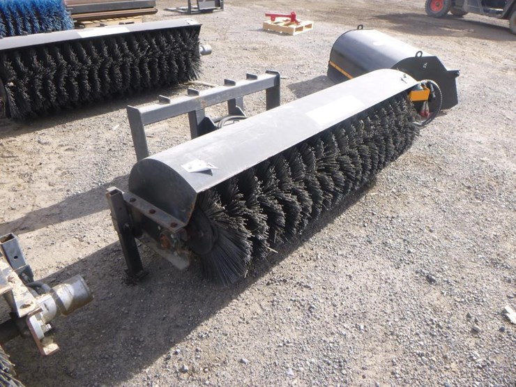 jct-72"-skid-steer-angle-broom-image-2
