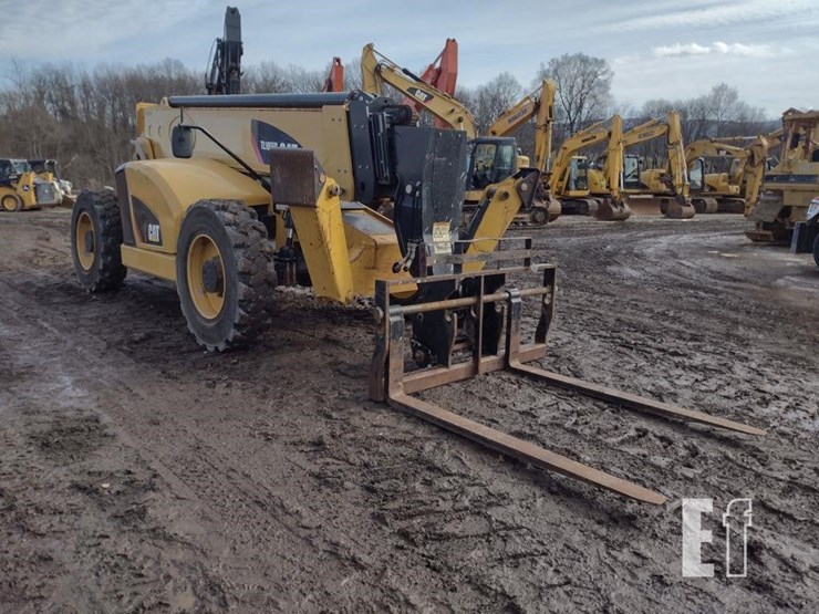 2019-caterpillar-tl1055d-image-28