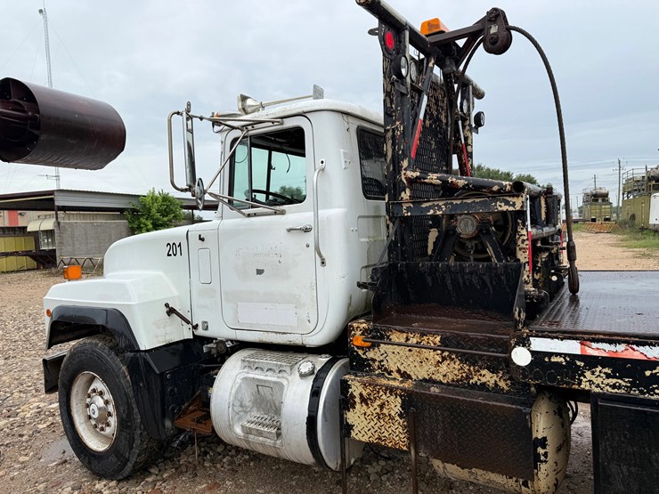 2001-mack-rd688s-image-15