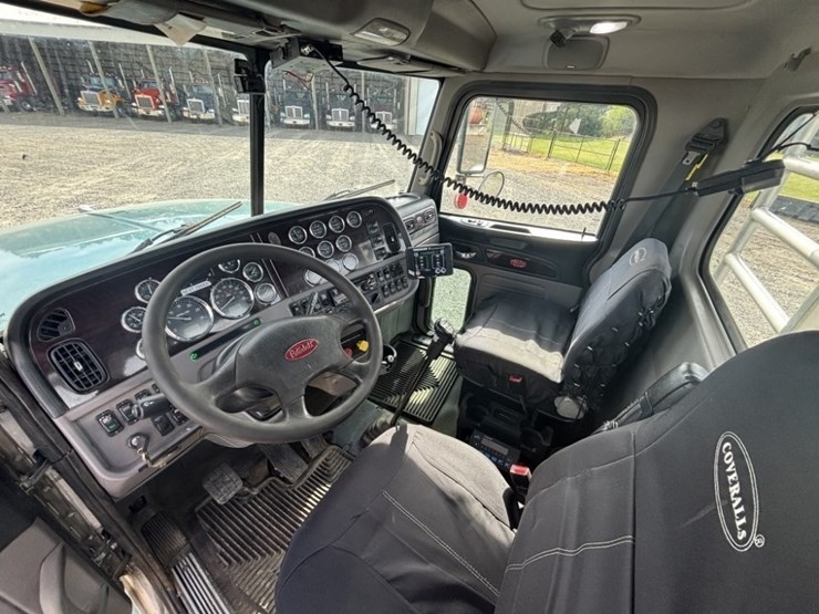 2018-peterbilt-367-image-29