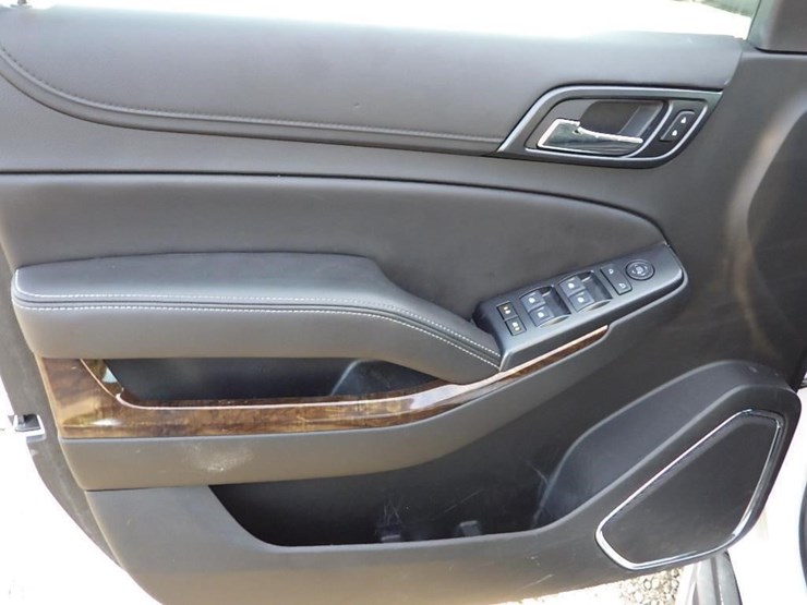 2017-chevrolet-tahoe-image-29