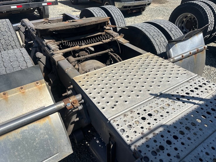 2014-massey-ferguson-8-image-20