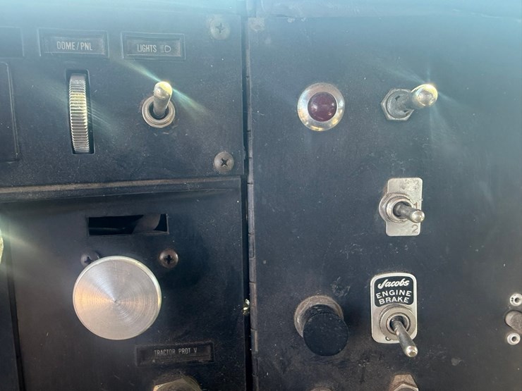 #1119-•-1990-international-navistar-paystar-5000-26'-flat-bed-truck-image-65