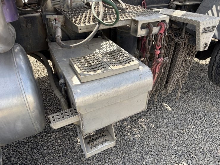 2000-peterbilt-378-image-23