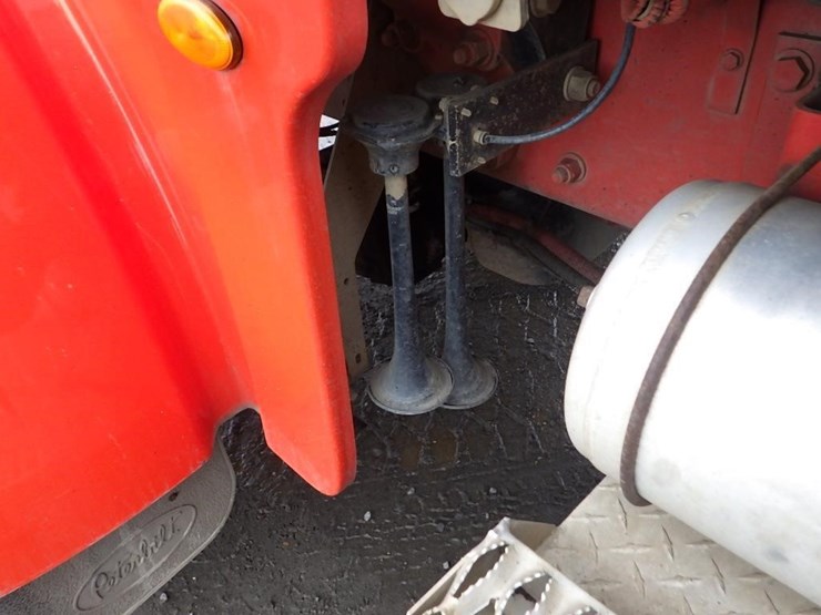 2016-peterbilt-3-axle-logging-truck-image-47