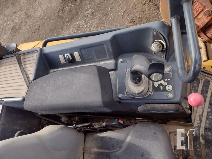 2013-deere-700k-lgp-image-10