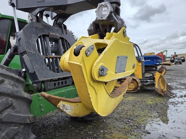 2022-deere-648l-image-5