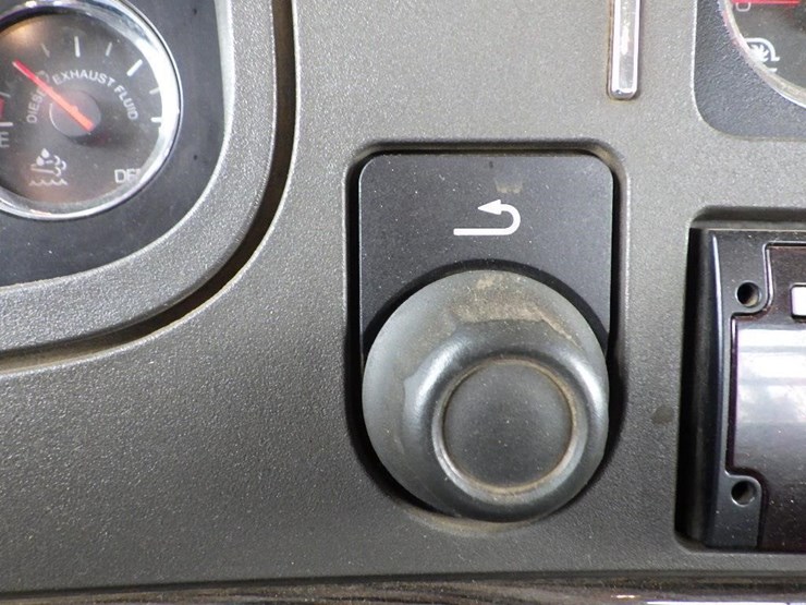 2017-kenworth-t800-image-77