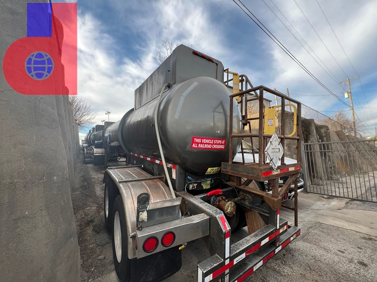 2011-comptank-corporation-5,500-gal.-t/a-acid-transport-trailer-**fresh-vik-inspection**-image-3