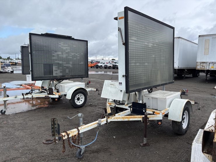 2006-ver-mac-cms-1584-towable-message-board-image-1