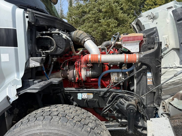 2015-peterbilt-579-image-18