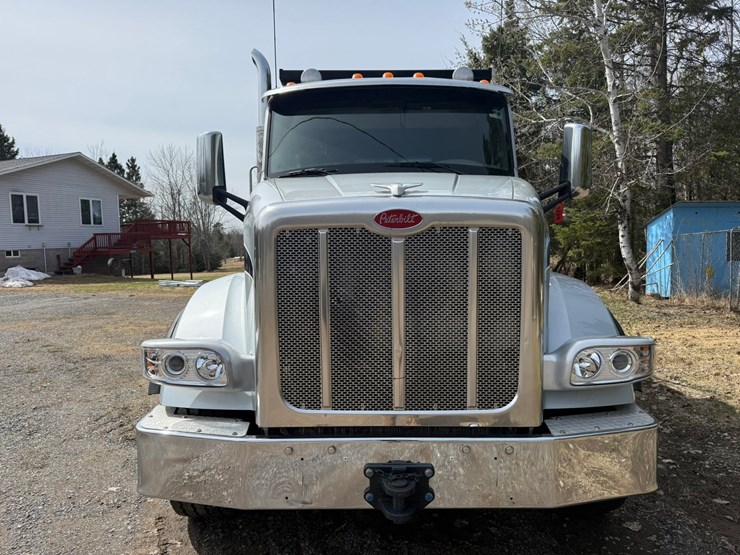 2015-peterbilt-579-image-8