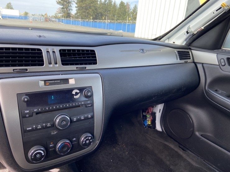 2011-chevrolet-impala-sedan-image-15