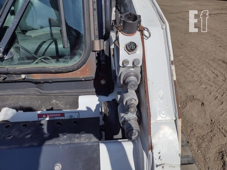 2010-bobcat-t190-image-22