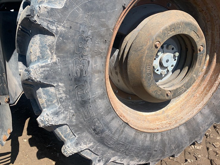 2011-case-ih-puma-140-tractor-image-9