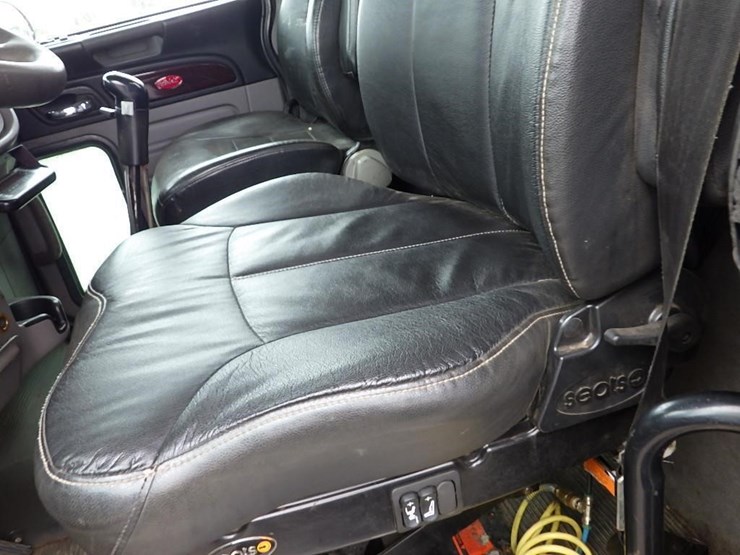 2016-peterbilt-3-axle-logging-truck-image-78