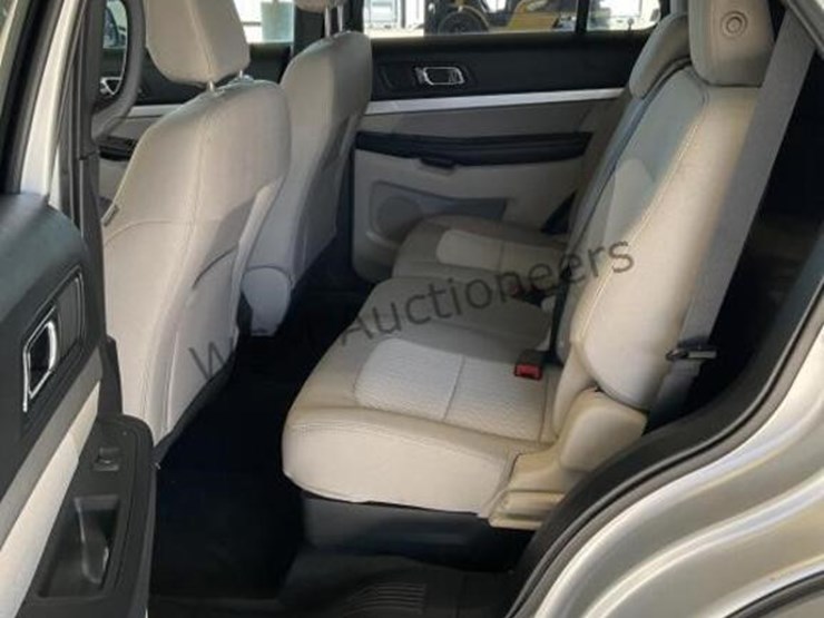 2018-ford-explorer-image-25