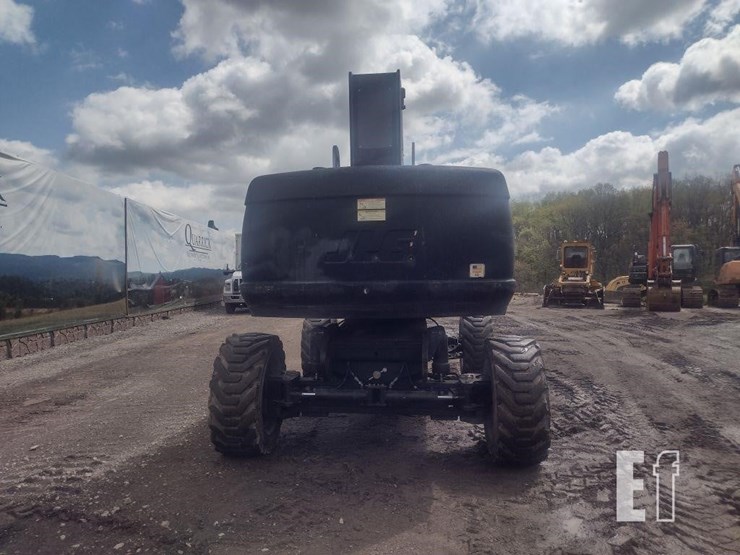 2013-jlg-800s-image-2