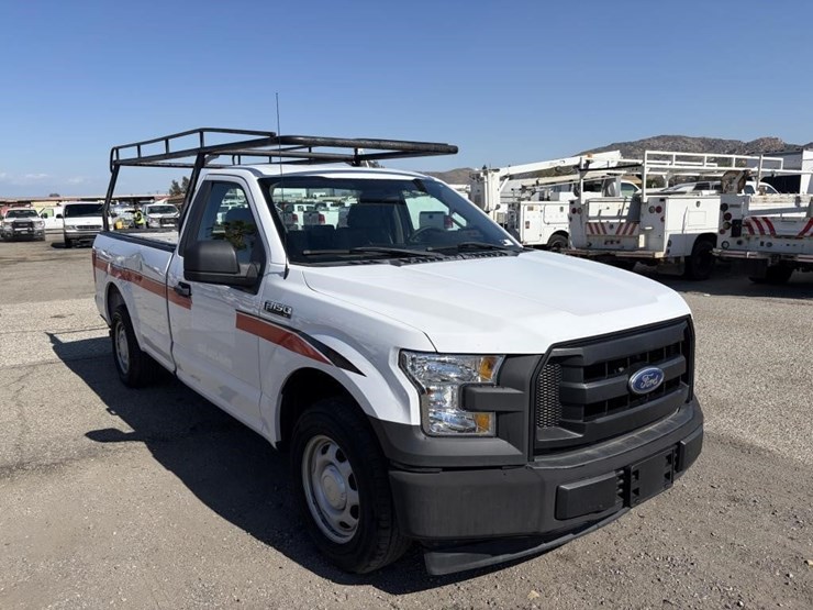 2017-ford-f150-xl-image-2