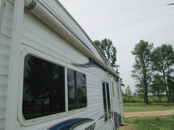 #36745-•-2011-forrest-river-stealth-24'-t/a-travel-trailer-4x4tsfw22bc009247-image-12