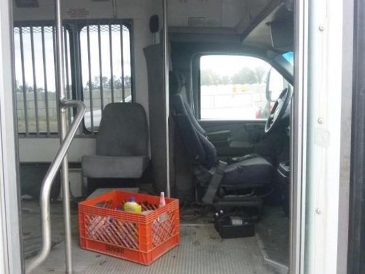 2009-chevrolet-3500-image-12