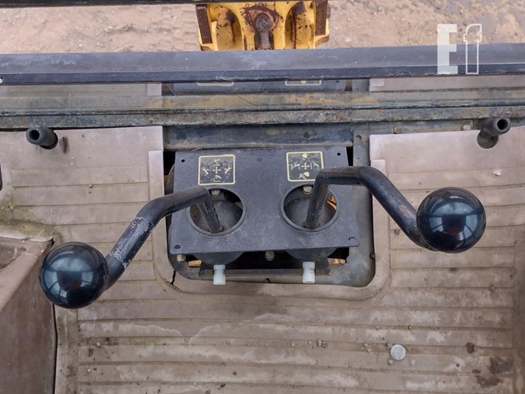 1995-deere-300d-image-9