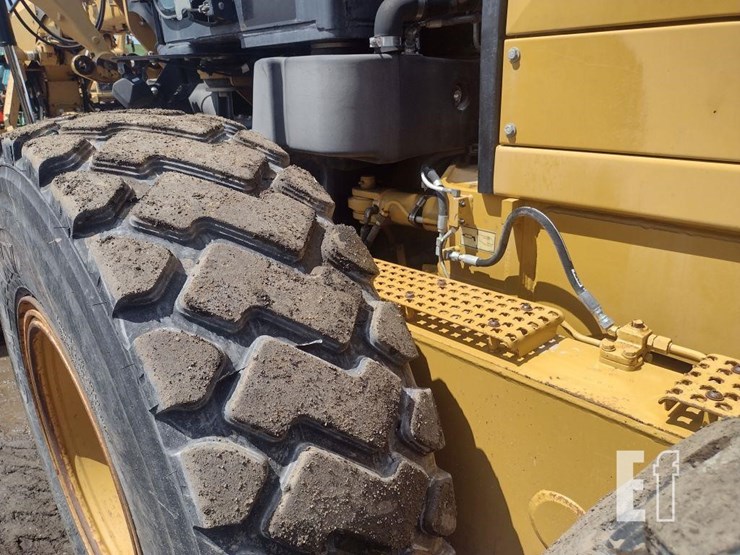 2010-caterpillar-120m-image-17