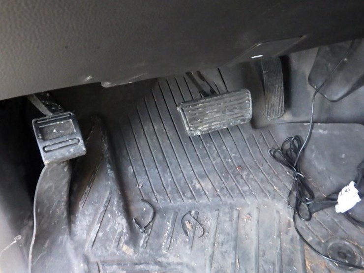 2017-chevrolet-tahoe-image-32