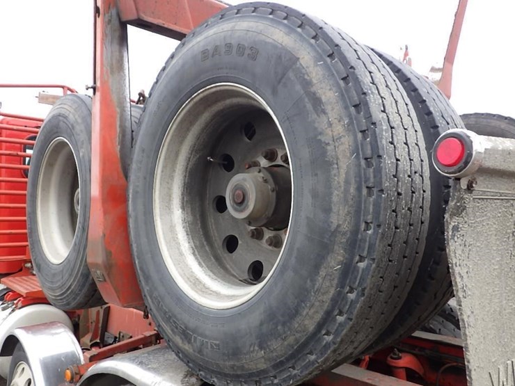 2016-peterbilt-3-axle-logging-truck-image-25