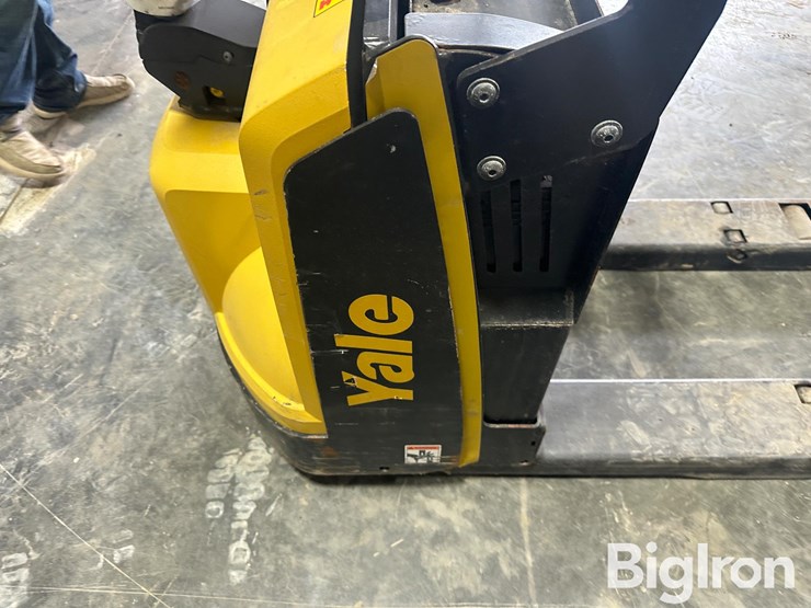yale-mpb045vgn24t2634-electric-pallet-jack-image-15