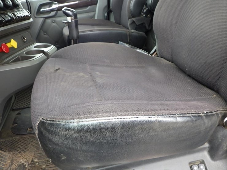 2017-kenworth-t800-image-63