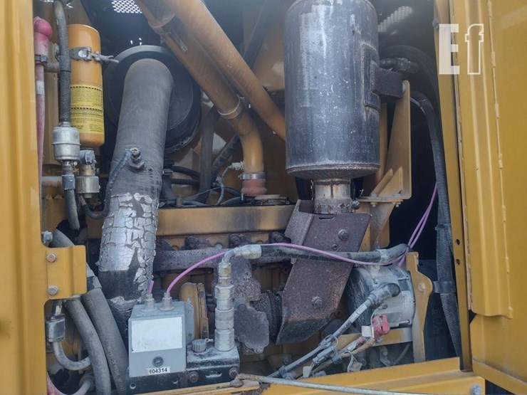 2010-caterpillar-120m-image-41