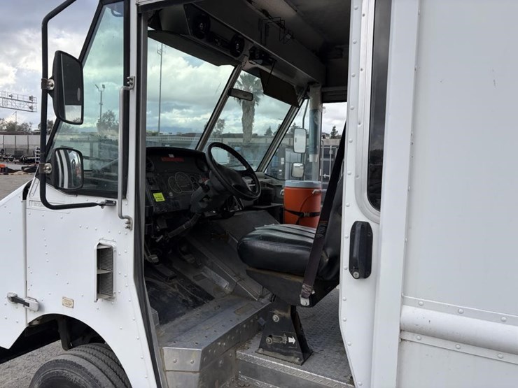 2008-utilimaster-workhorse-step-van-image-21