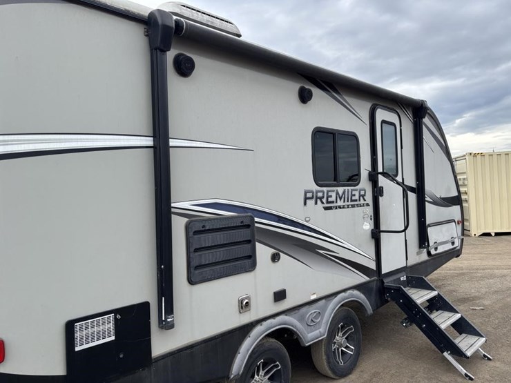 2020-premier-bl19fbpr20-travel-trailer-image-16