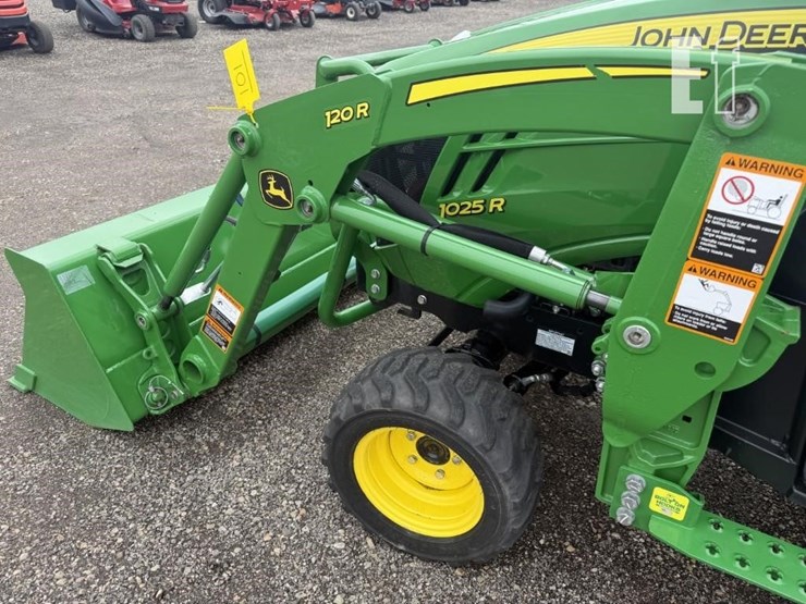 2021-john-deere-1025r-image-10