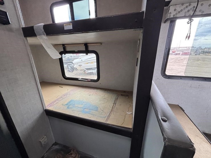 2020-bullet-bl1700bh20-travel-trailer-image-33