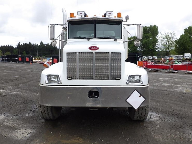 2005-peterbilt-pb330-22'-t/a-fuel-lube-truck-image-2