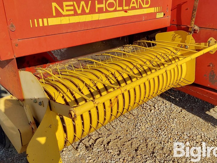 1990-new-holland-570-image-13