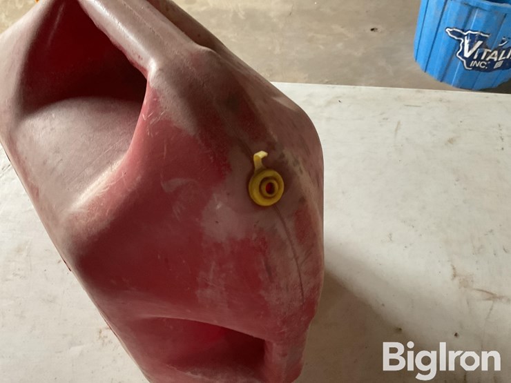 poly-fuel-cans-image-20