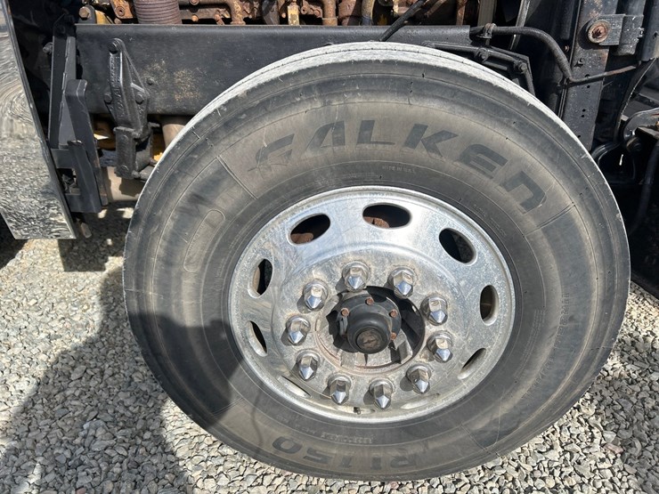 peterbilt-388-image-71