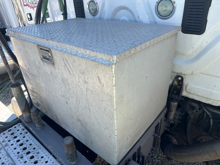 2014-massey-ferguson-8-image-18