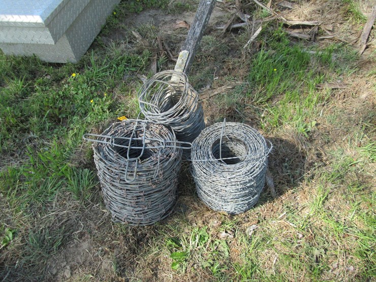 #45962-•-(2)-rolls-barbed-wire-(1)-roll-slick-wire-image-2