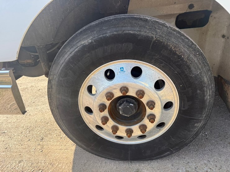 #1262-•-2004-international-9400i-6x4-sleeper-cab-truck-tractor-image-78